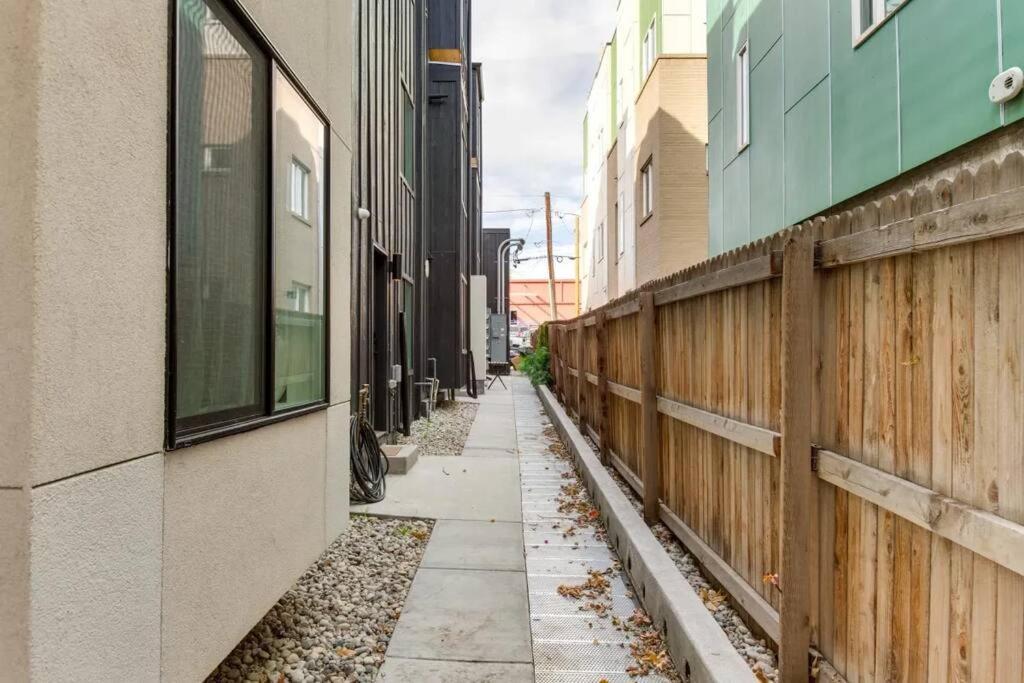 Brand New Two Room Apartment Building On A Park Denver Exterior photo