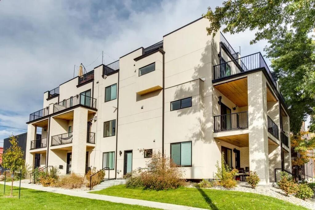 Brand New Two Room Apartment Building On A Park Denver Exterior photo